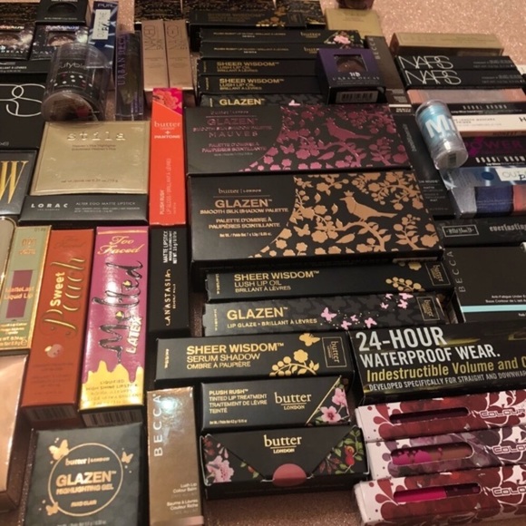 💄💄 HIGH END MAKEUP MYSTERY BOX 💄💄 - Picture 4 of 8